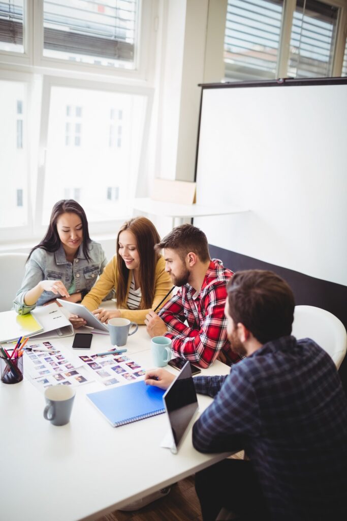 Equipo de trabajo desarollando web para empresas